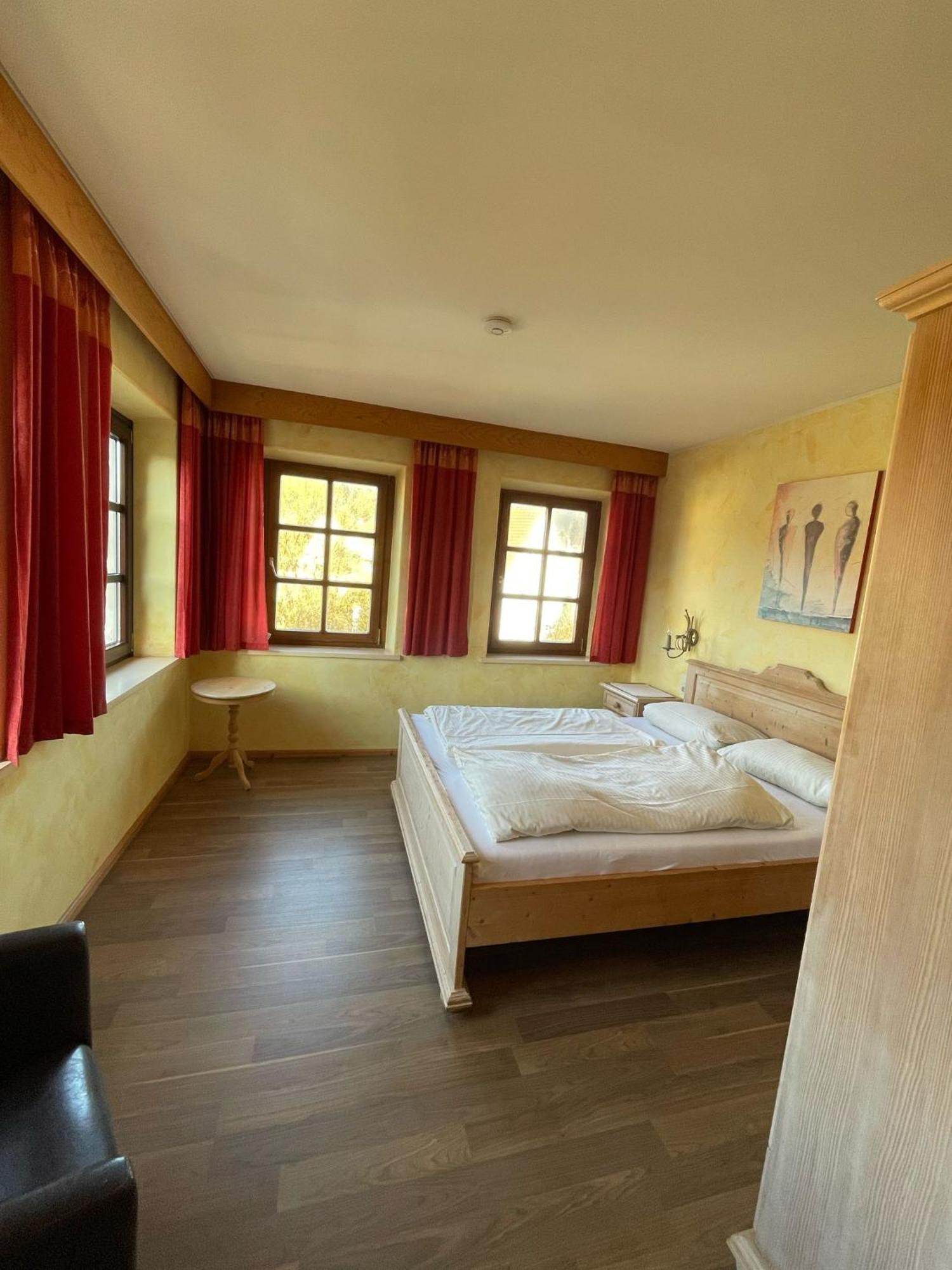 Landhotel Neukirchner Hof Neukirchen Bei Sulzbach-Rosenberg Buitenkant foto