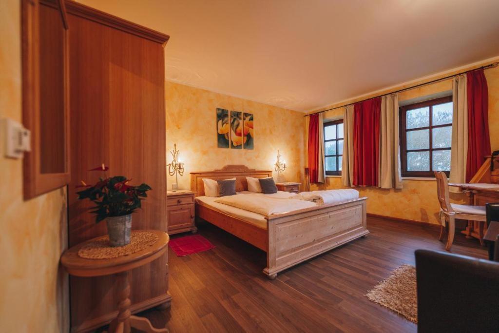 Landhotel Neukirchner Hof Neukirchen Bei Sulzbach-Rosenberg Buitenkant foto